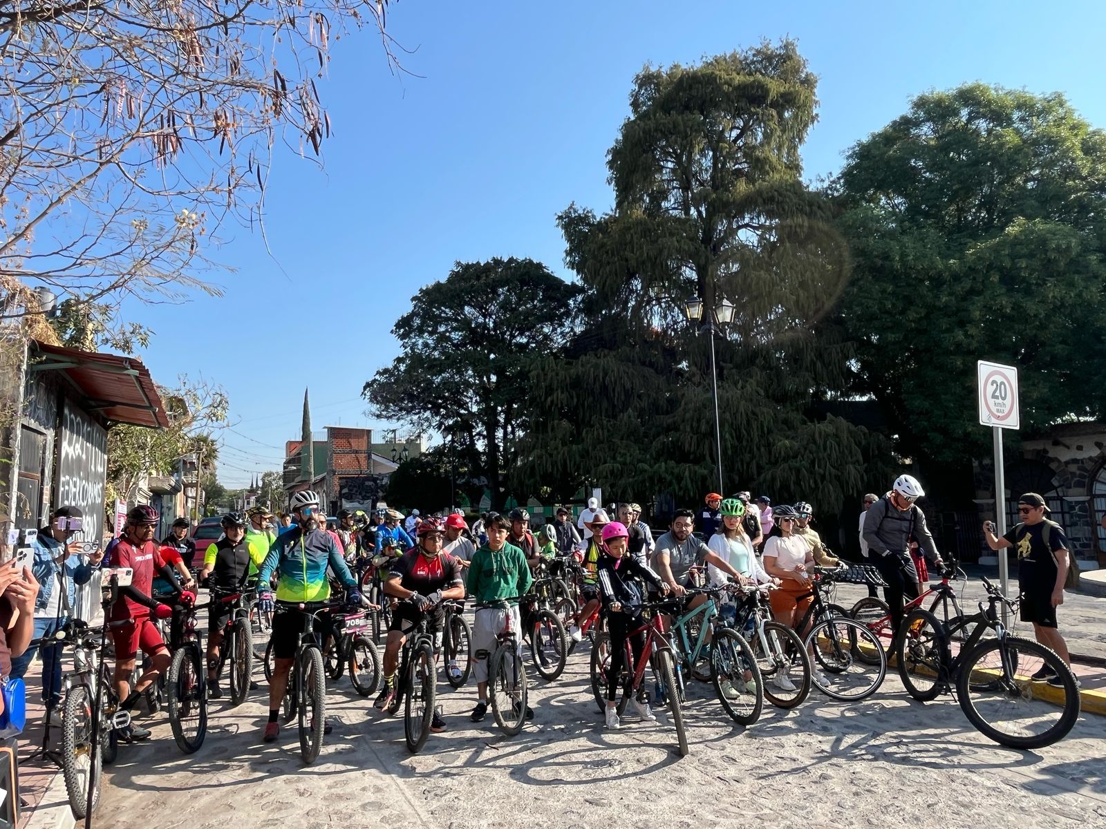 Más de 60 ciclistas participaron en la primera Rodada Patrimonial en Atlixco