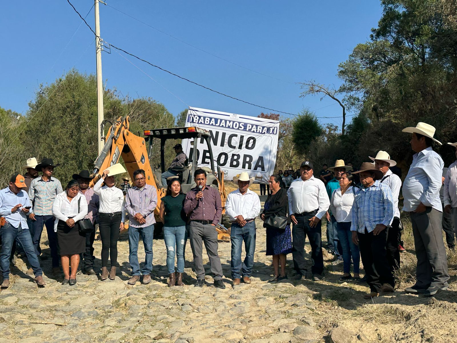 Inician obras en Atzitzihuacan con nuevos presidentes auxiliares