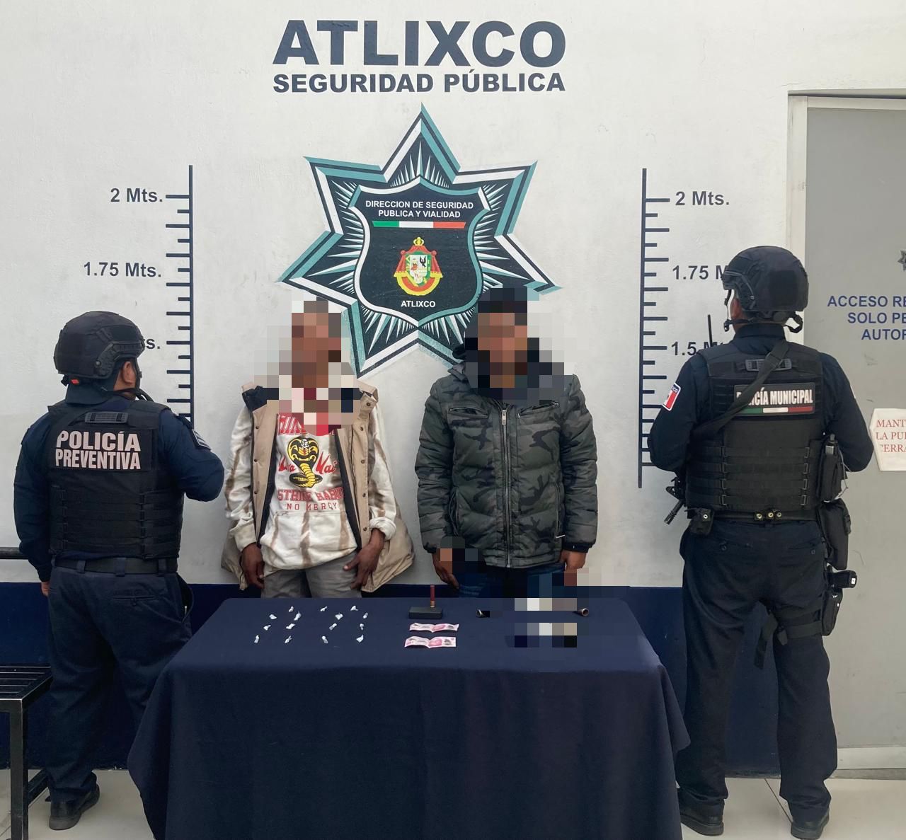 Detienen a dos presuntos distribuidores de drogas en Atlixco