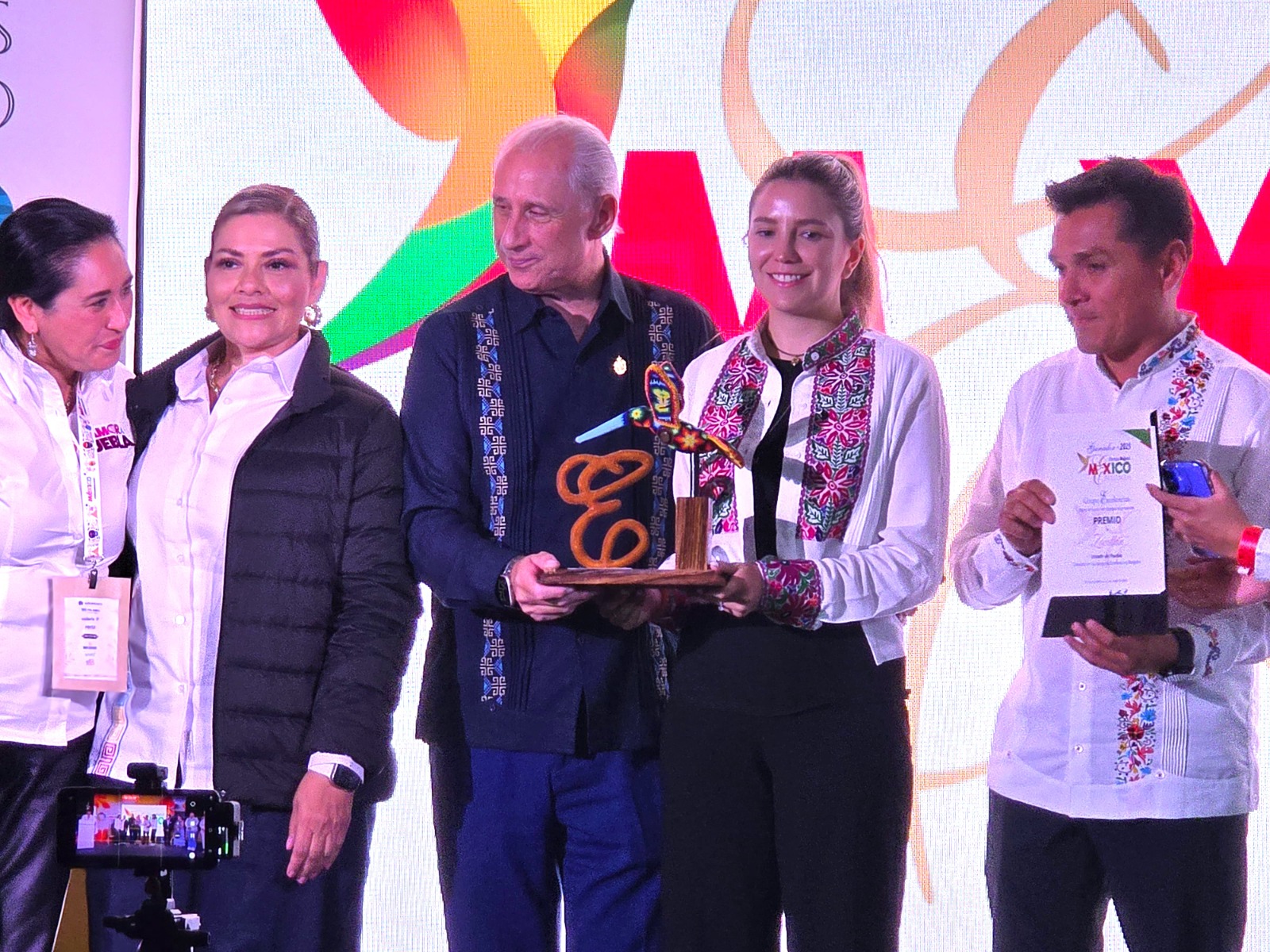 En tianguis turístico 2025, Zacatlán triunfa en premios mágicos por excelencias