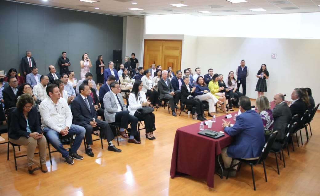 Gobierno federal y estatal impulsan registro de patentes y protección de industria local