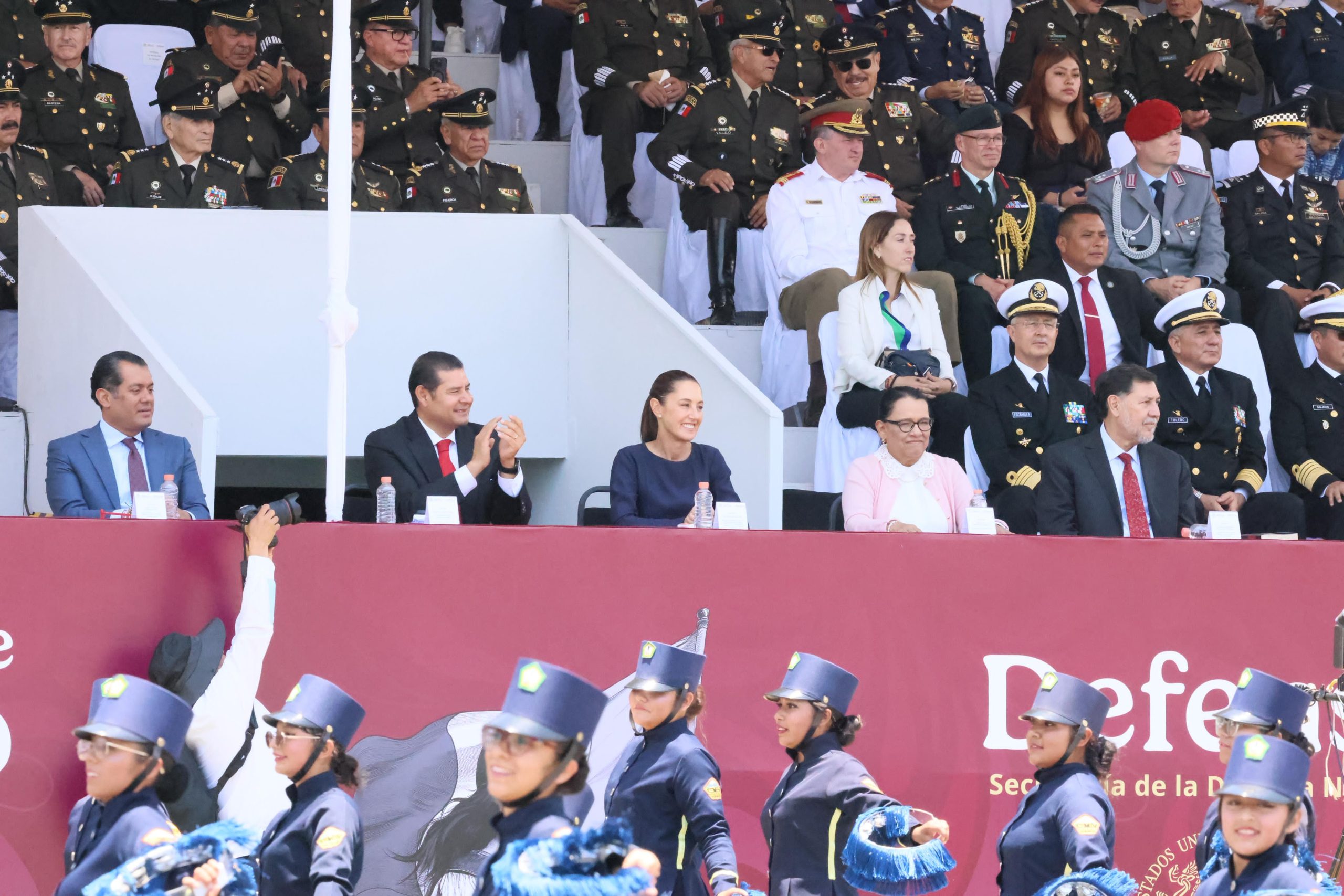 Gabinete del gobierno de la presidenta Claudia Sheinbaum asiste a conmemoración de batalla de Puebla
