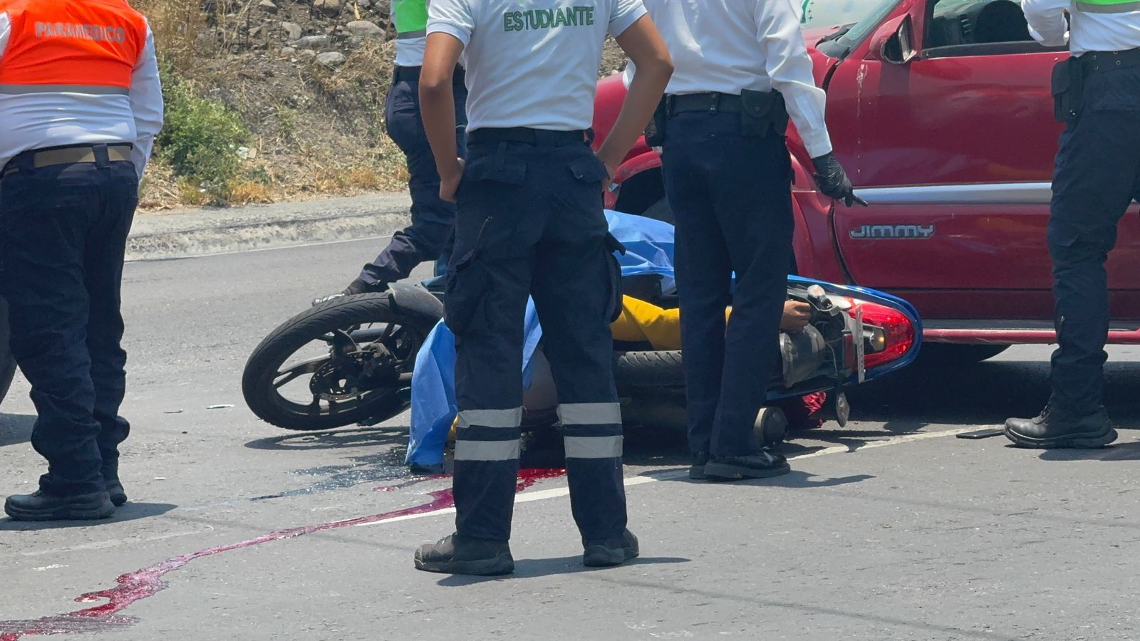 Joven estudiante de enfermería muere tras ser embestido en Izúcar; el responsable huyó