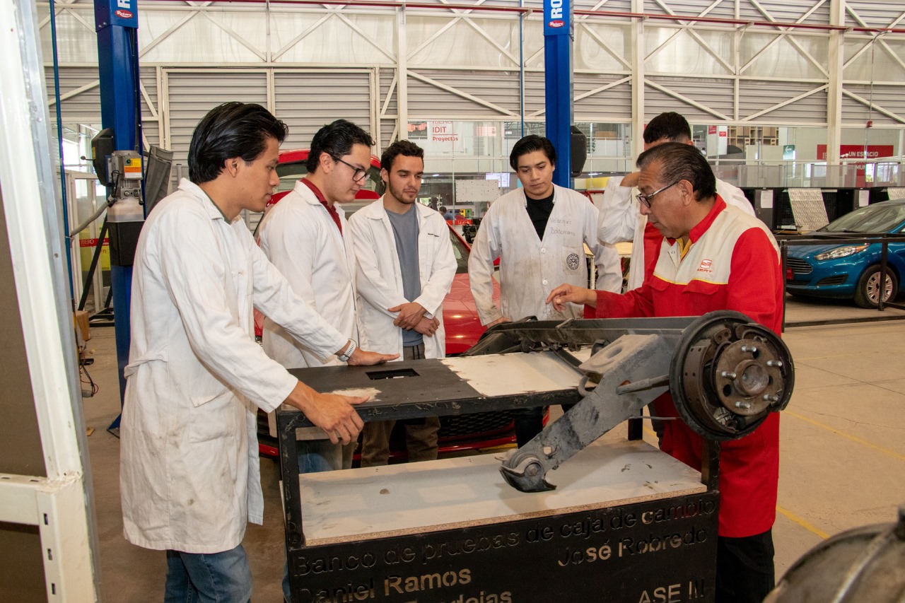 La piedra angular del cambio: IBERO Puebla celebra el Día del Maestro