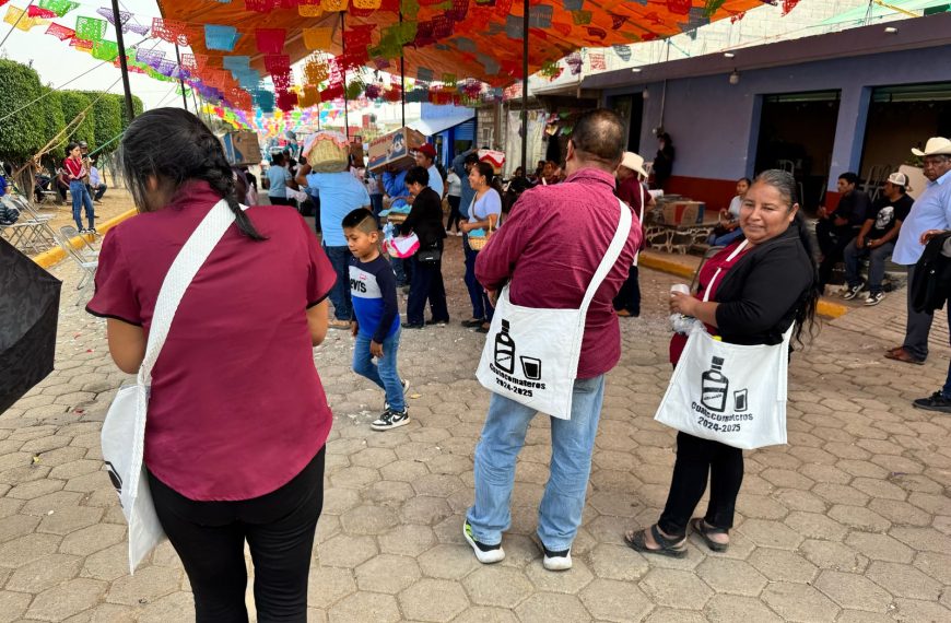 Cuatecomateros, renacen cada fiesta de Atzitzihuacan