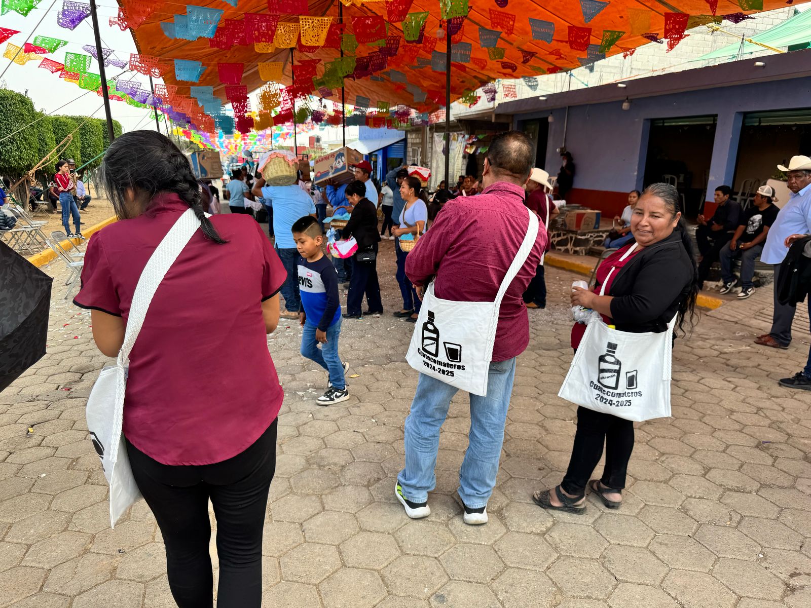 Cuatecomateros, renacen cada fiesta de Atzitzihuacan