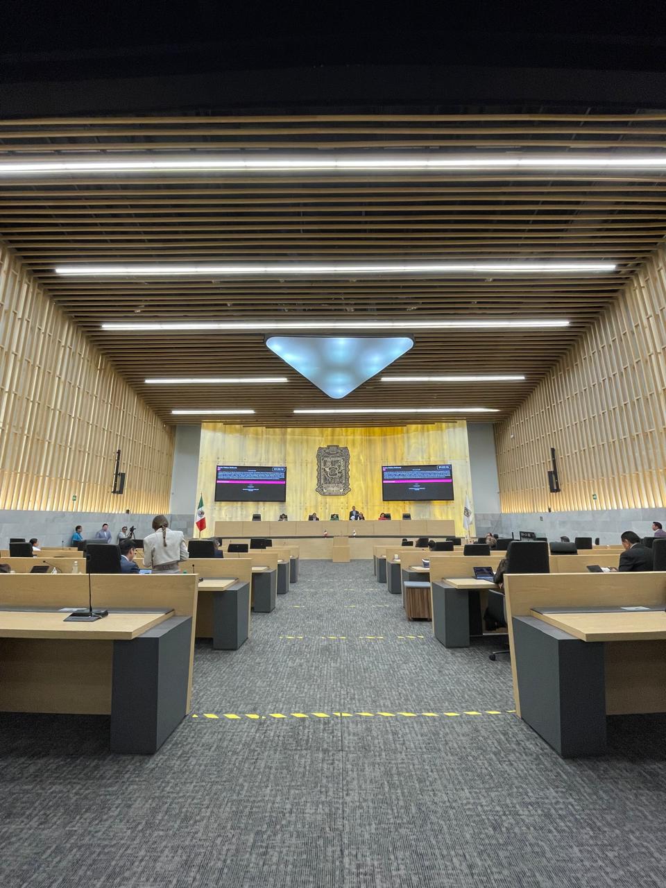Impulsan en el congreso iniciativa para proteger abejas y evitar riesgos en zonas urbanas