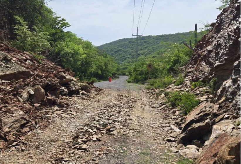 Derrumbe incomunica la carretera Axutla–Tehuitzingo tras intensas lluvias en Puebla